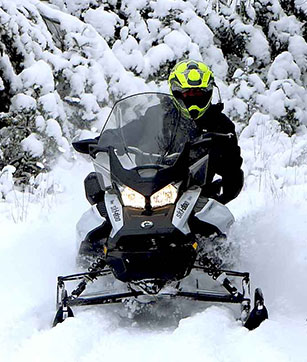 Ontario Snowmobiling, Guided Snowmobile Trips & Snowmobile winter activity