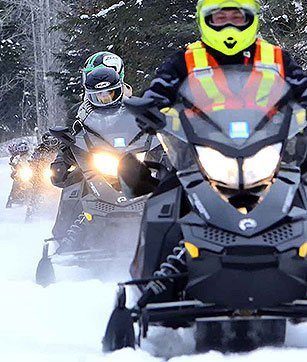 Guided snowmobiling tours in Ontario