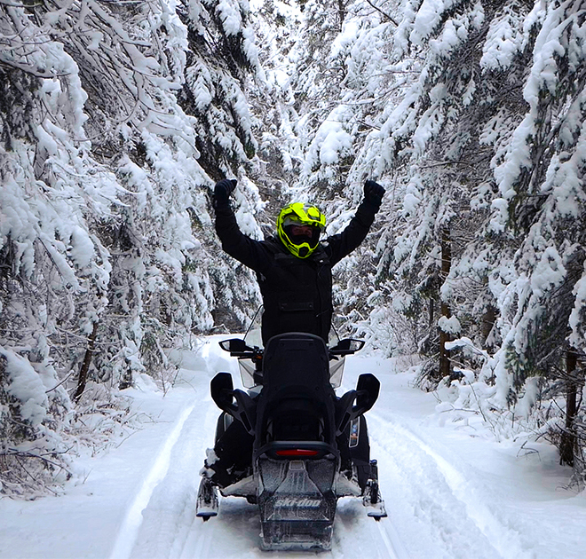 Ontario Snowmobiling Trips, Snowmobile Tours, guided horseback riding, public trail riding stables, cabin rentals and vacation rental properties near Algonquin Park Ontario.