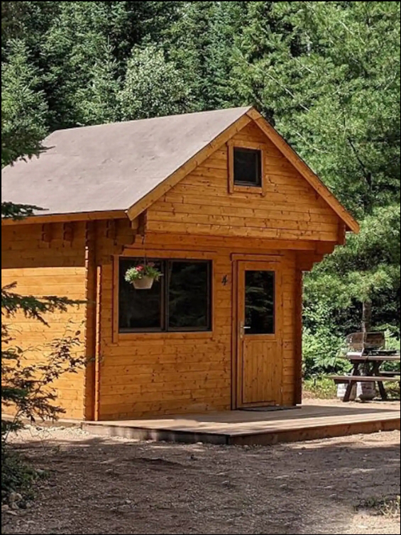 Cabin Rentals near Algonquin Park. Ontario Snowmobiling Trips, Snowmobile Tours, guided horseback riding, public trail riding stables, cabin rentals and vacation rental properties near Algonquin Park Ontario.